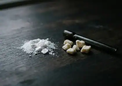 Kokain und Crack auf dem Vormarsch: Zahlen, Risiken und Mischkonsum mit Alkohol